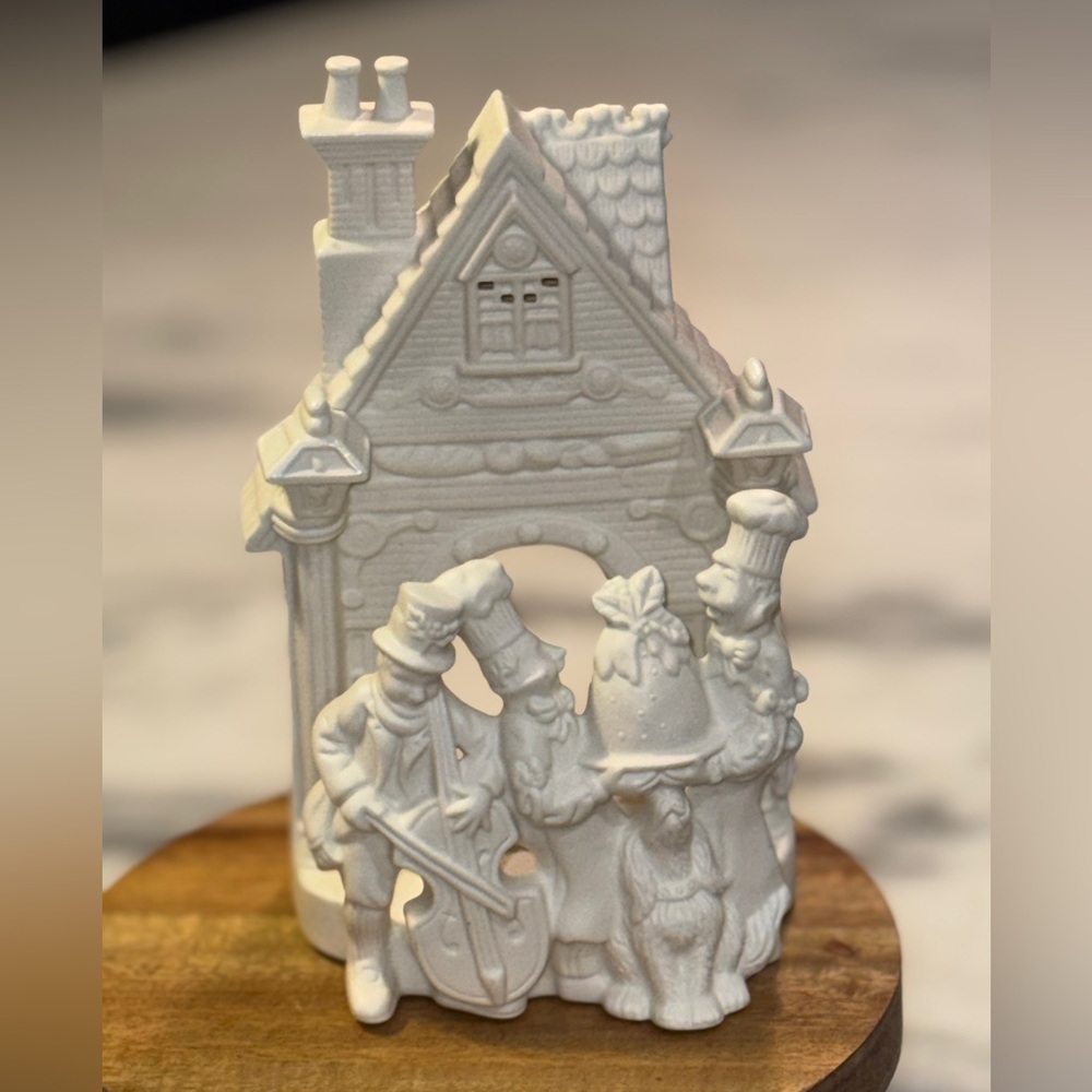 PARTYLITE VILLAGE BAKERY CAROLERS TEA LIGHT HOLDER WHITE PORCELAIN P7123